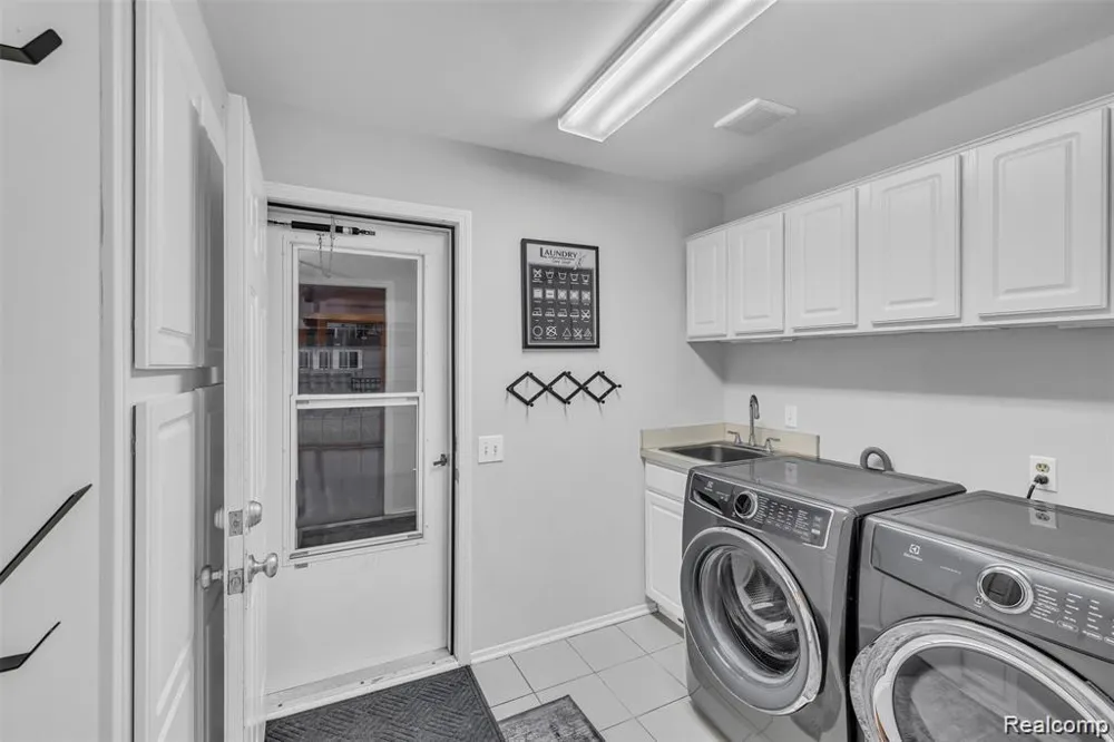 45077 Roundview Drive Novi City, MI 48375