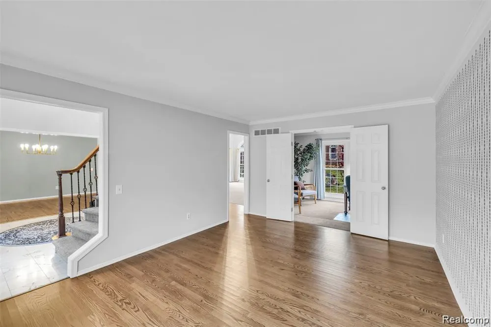 45077 Roundview Drive Novi City, MI 48375