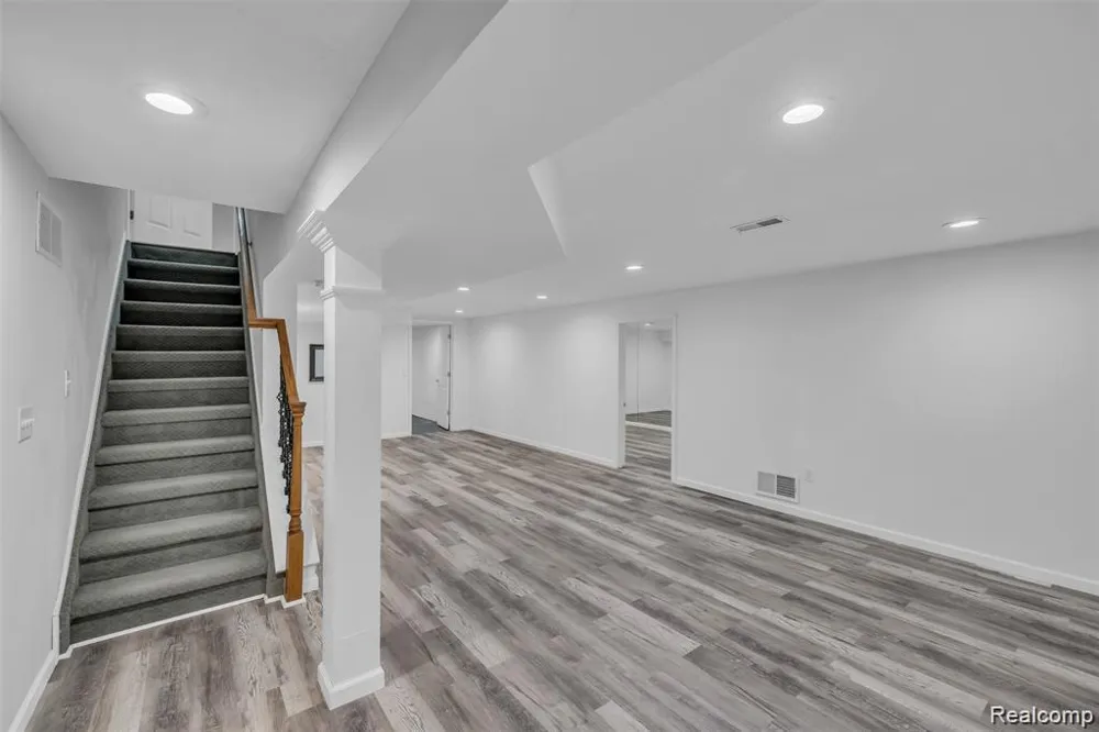 45077 Roundview Drive Novi City, MI 48375