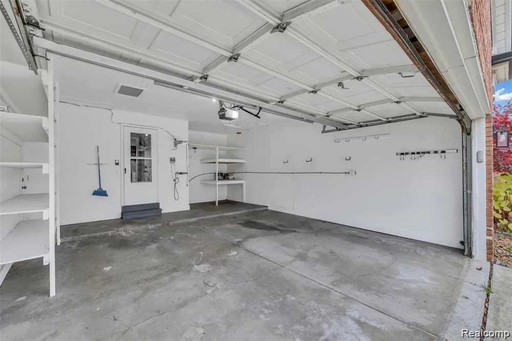 45077 Roundview Drive Novi City, MI 48375