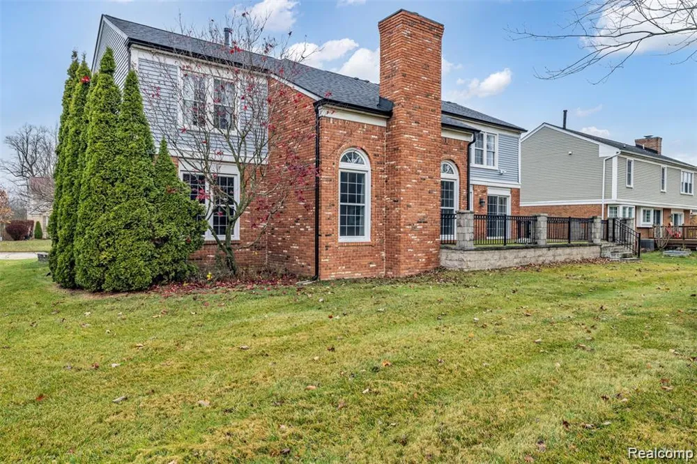 45077 Roundview Drive Novi City, MI 48375