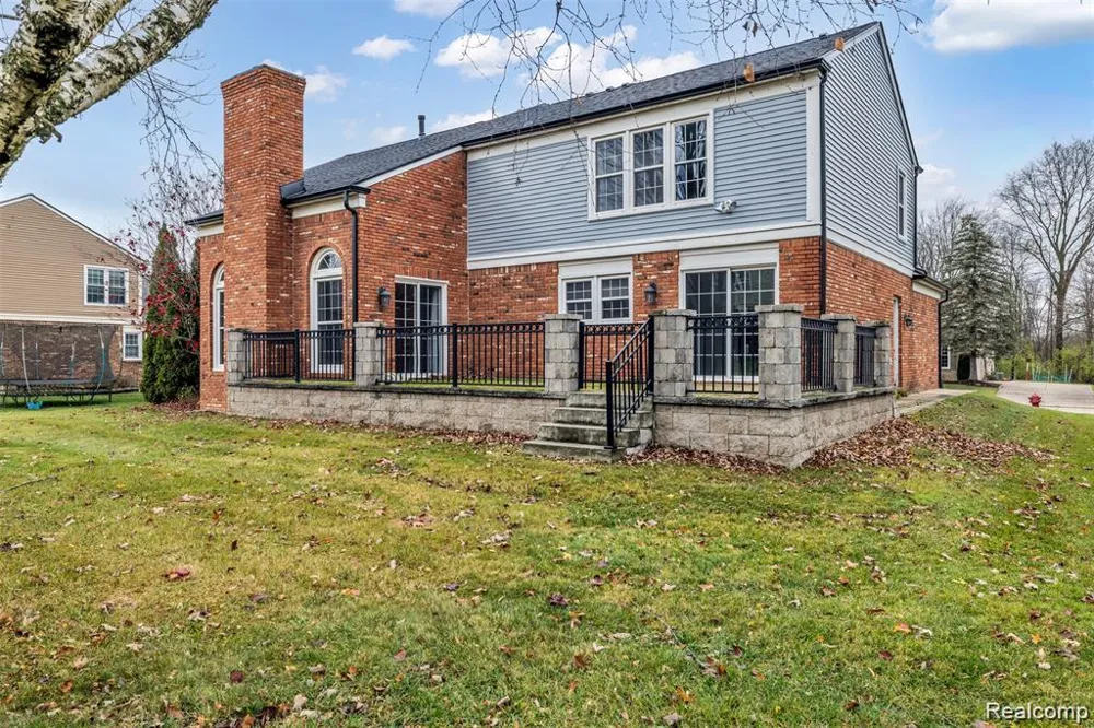 45077 Roundview Drive Novi City, MI 48375
