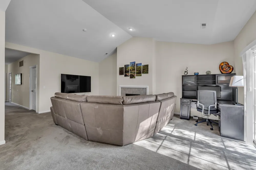 2263 Pinecroft Drive Canton, MI 48188