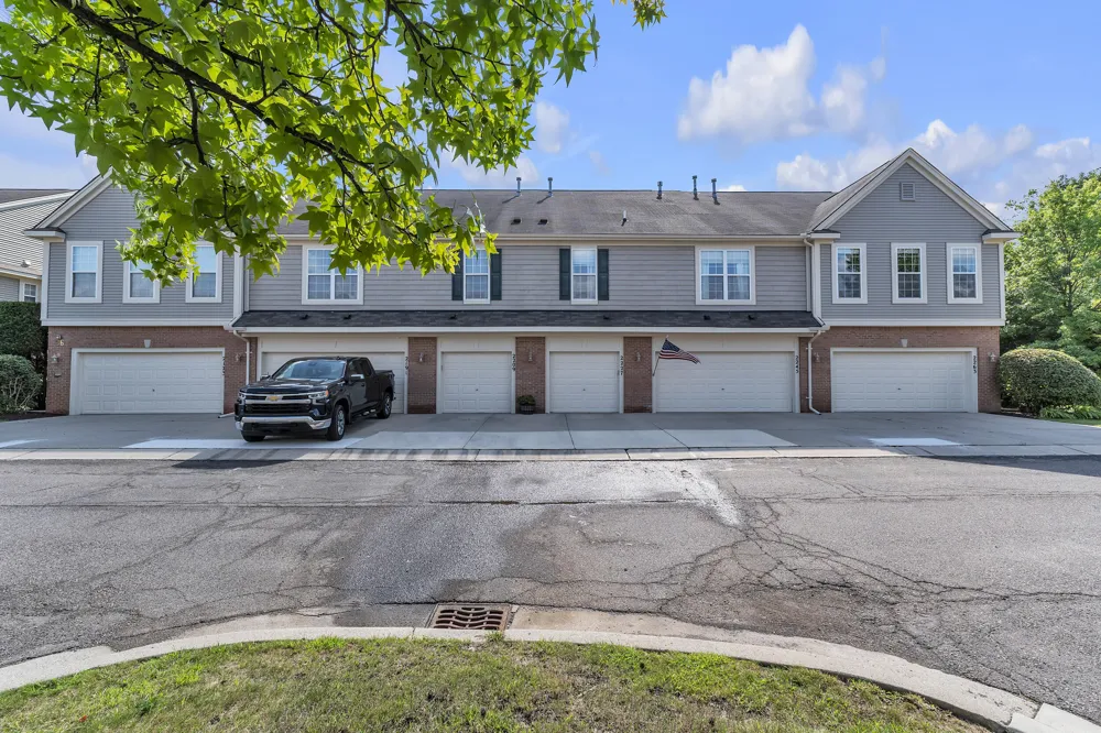 2263 Pinecroft Drive Canton, MI 48188