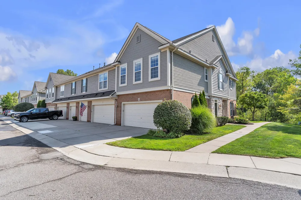 2263 Pinecroft Drive Canton, MI 48188