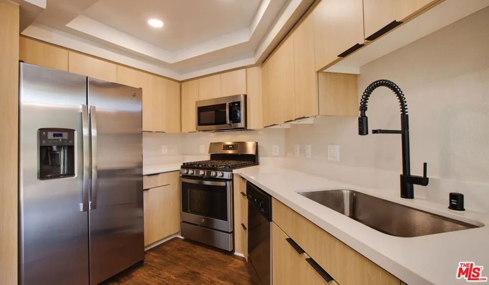 7660 Beverly Boulevard #239 Los Angeles, CA 90036
