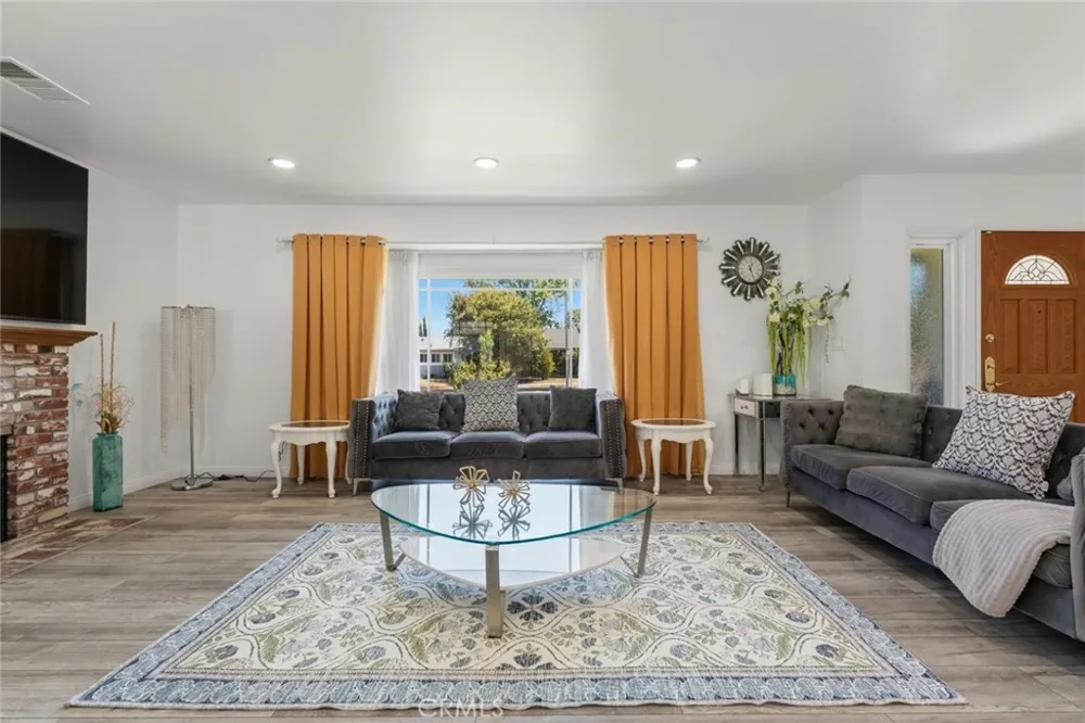 6201 Tampa Tarzana, CA 91335