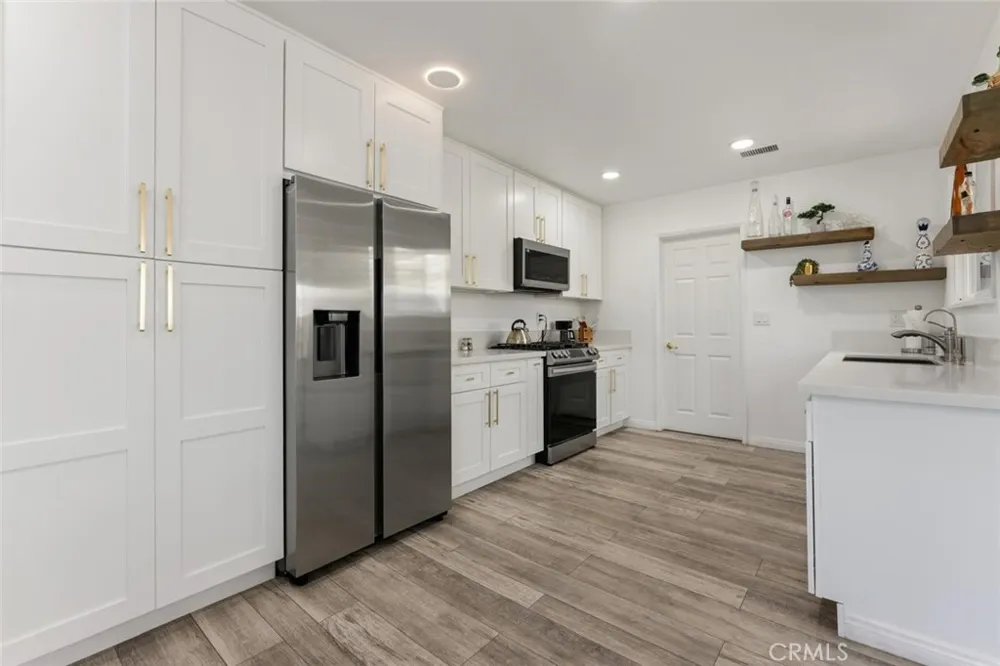 6201 Tampa Tarzana, CA 91335