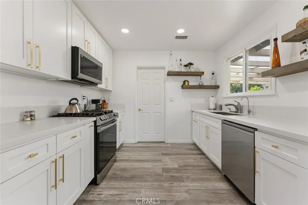 6201 Tampa Tarzana, CA 91335