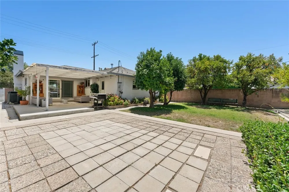 6201 Tampa Tarzana, CA 91335