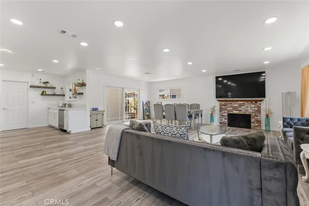 6201 Tampa Tarzana, CA 91335