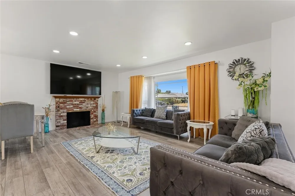 6201 Tampa Tarzana, CA 91335