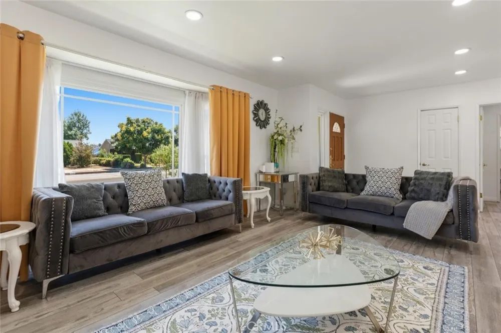 6201 Tampa Tarzana, CA 91335