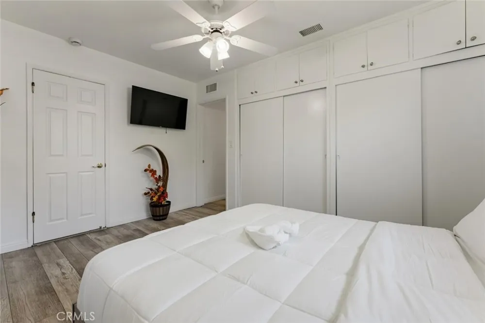 6201 Tampa Tarzana, CA 91335