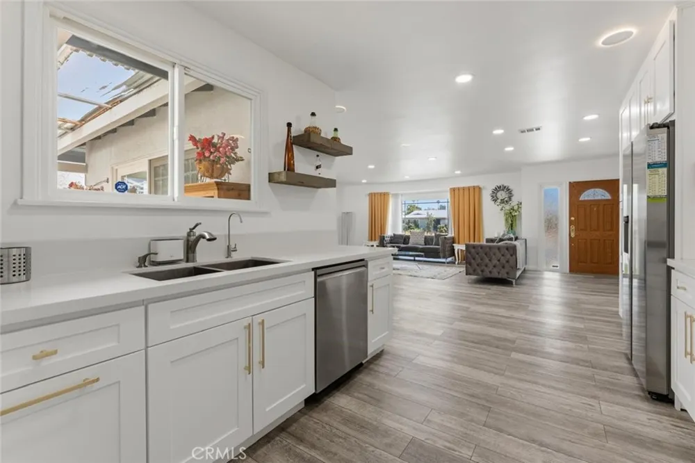 6201 Tampa Tarzana, CA 91335