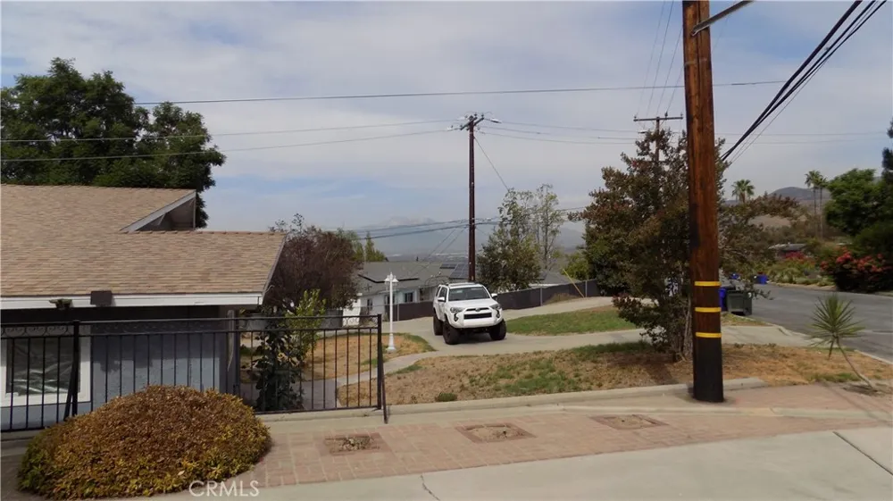 1733 Bonita Vista San Bernardino, CA 92404