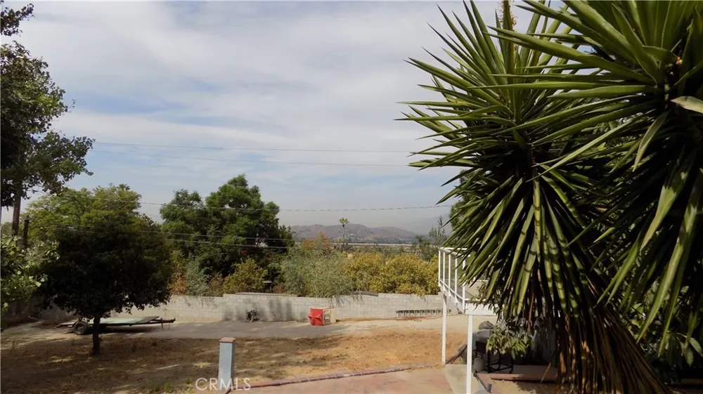 1733 Bonita Vista San Bernardino, CA 92404