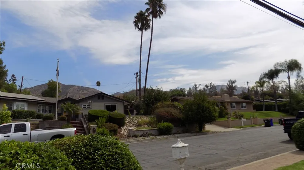 1733 Bonita Vista San Bernardino, CA 92404
