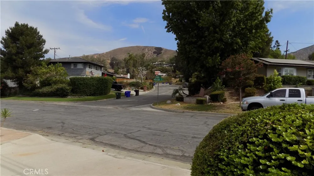 1733 Bonita Vista San Bernardino, CA 92404