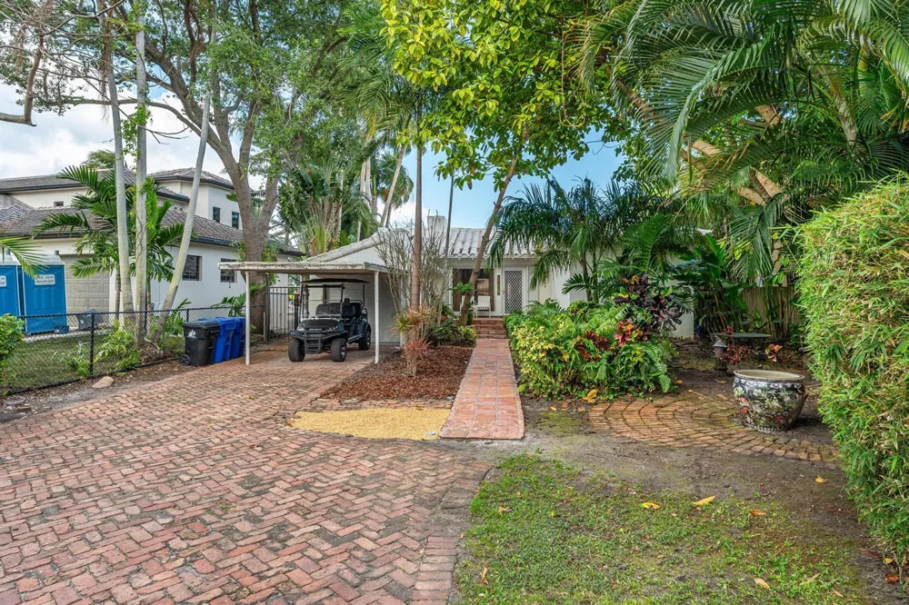 124 S GORDON ROAD Fort Lauderdale, FL 33301