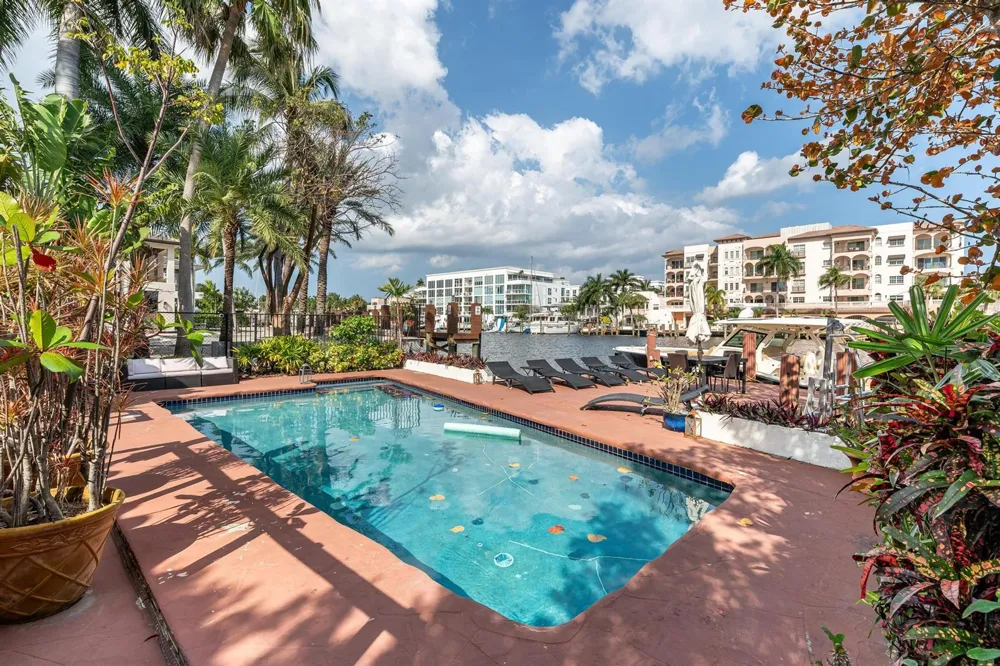 124 S GORDON ROAD Fort Lauderdale, FL 33301