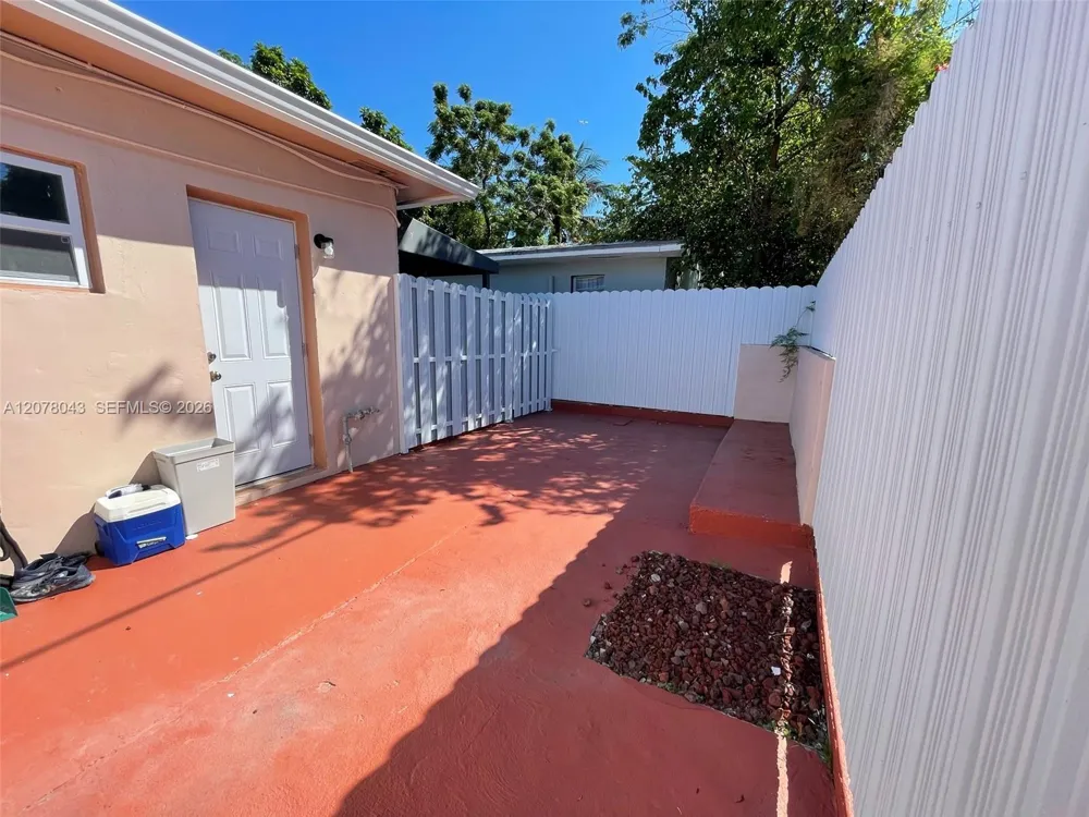 1450 SW 6th St #5 Miami, FL 33135