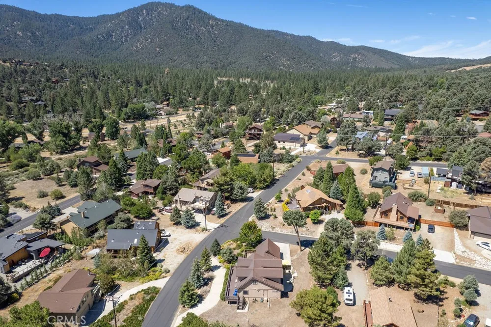 16425 Huron Pine Mountain Club, CA 93222