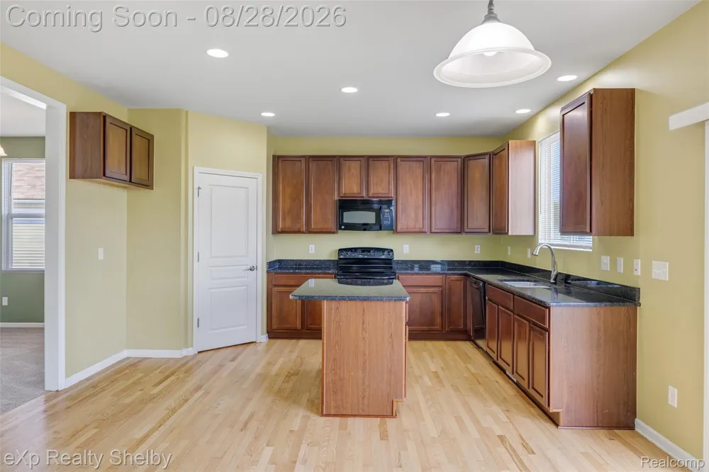 56626 Leeds Lane Macomb Township, MI 48042