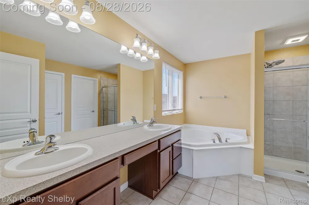 56626 Leeds Lane Macomb Township, MI 48042
