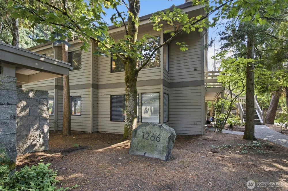 1266 Bellevue Way #4 Bellevue, WA 98004