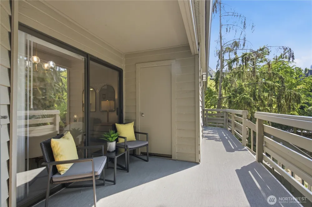 1266 Bellevue Way #4 Bellevue, WA 98004