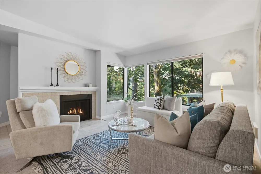 1266 Bellevue Way #4 Bellevue, WA 98004