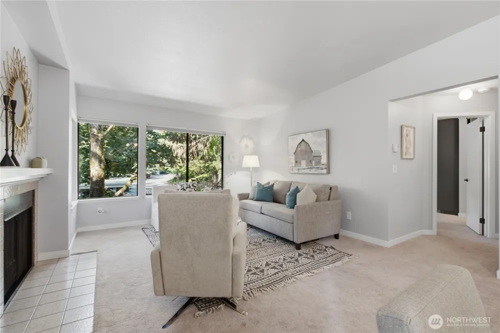 1266 Bellevue Way #4 Bellevue, WA 98004