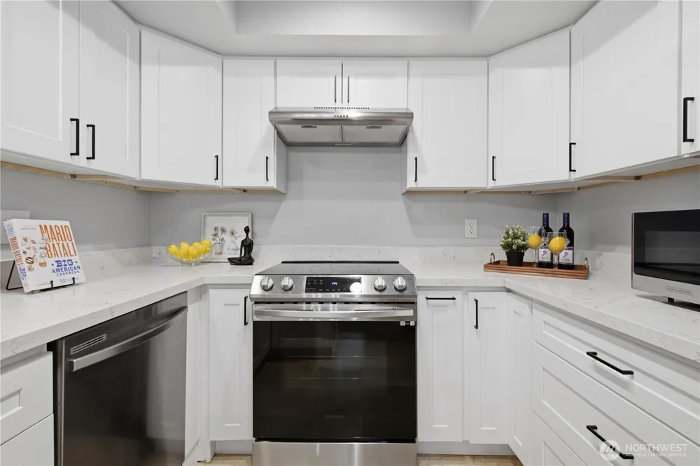 1266 Bellevue Way #4 Bellevue, WA 98004