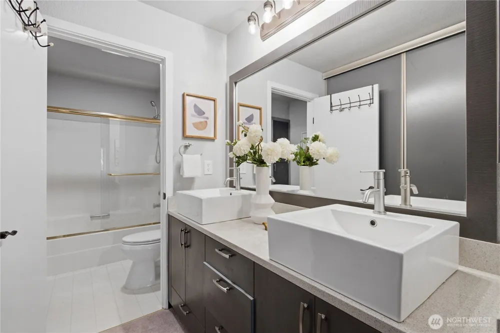 1266 Bellevue Way #4 Bellevue, WA 98004