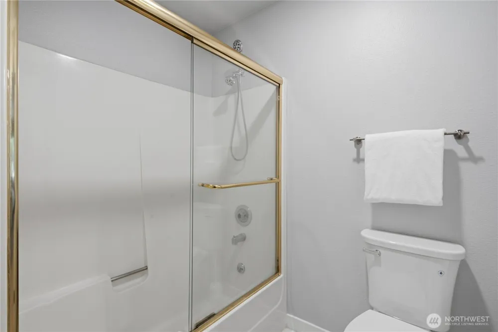 1266 Bellevue Way #4 Bellevue, WA 98004