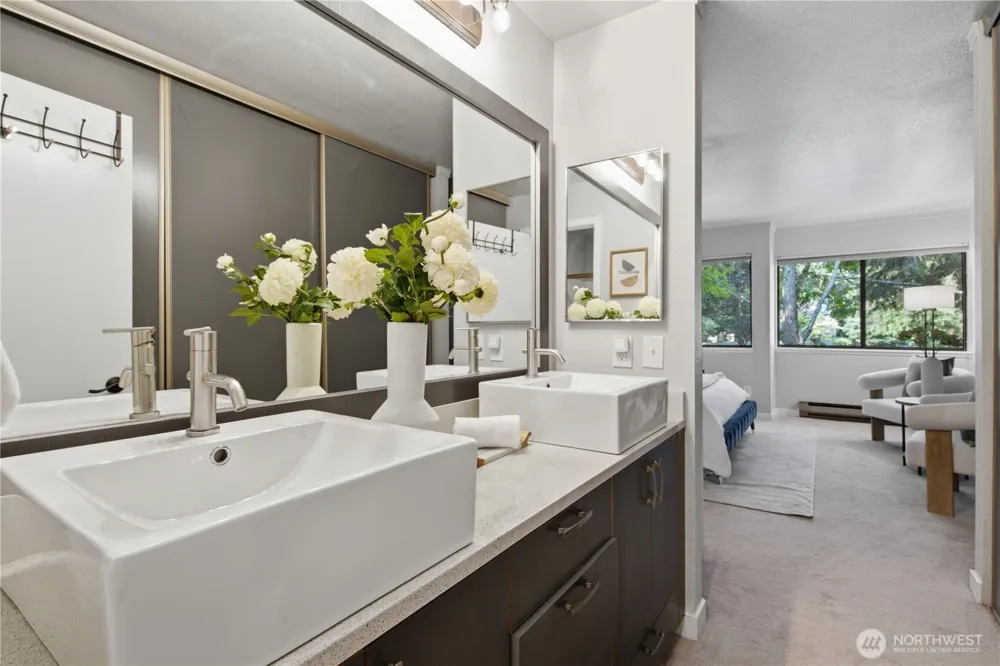 1266 Bellevue Way #4 Bellevue, WA 98004
