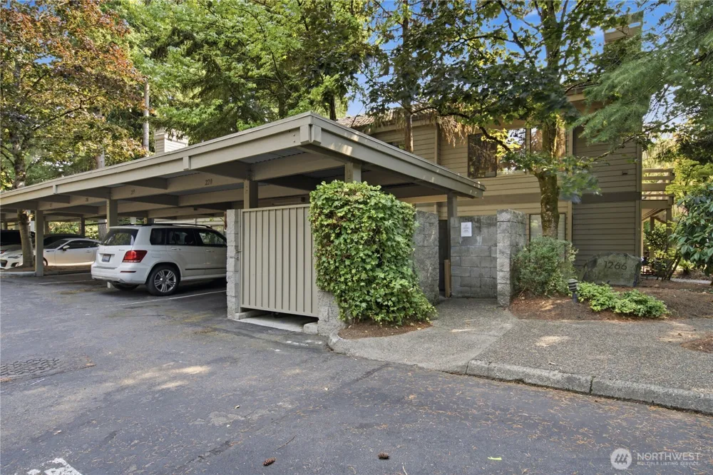 1266 Bellevue Way #4 Bellevue, WA 98004
