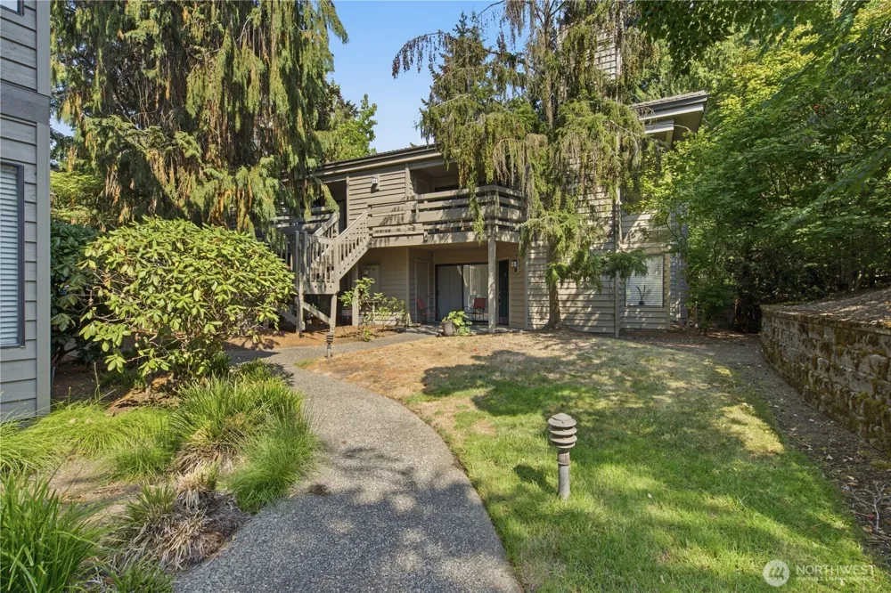 1266 Bellevue Way #4 Bellevue, WA 98004