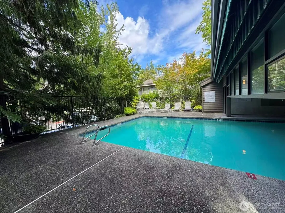 1266 Bellevue Way #4 Bellevue, WA 98004