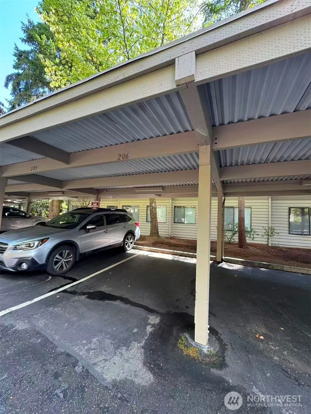 1266 Bellevue Way #4 Bellevue, WA 98004