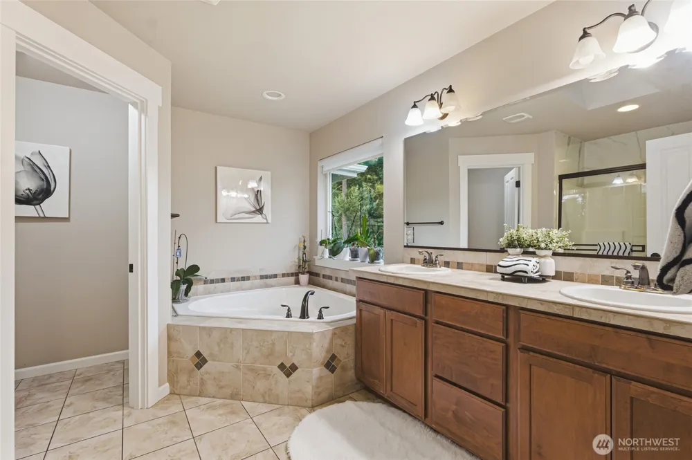 35214 4th Place SW Federal Way, WA 98023