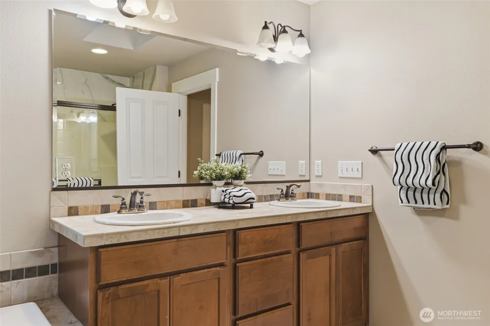 35214 4th Place SW Federal Way, WA 98023