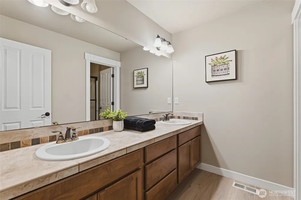 35214 4th Place SW Federal Way, WA 98023