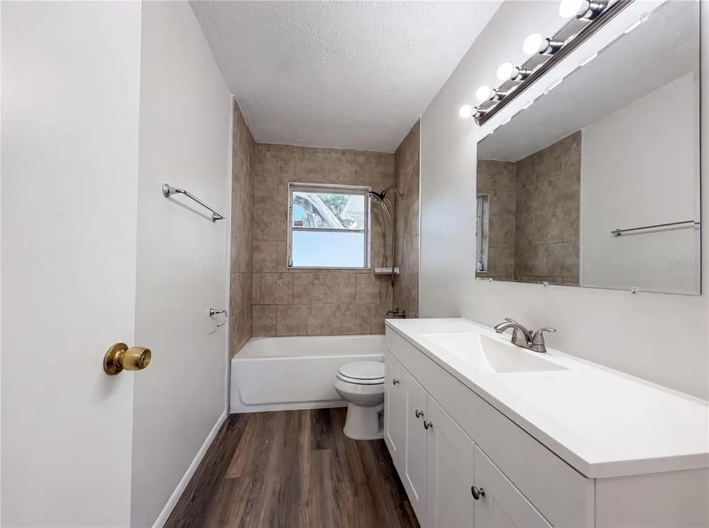 1516 2ND AVENUE E Bradenton, FL 34208