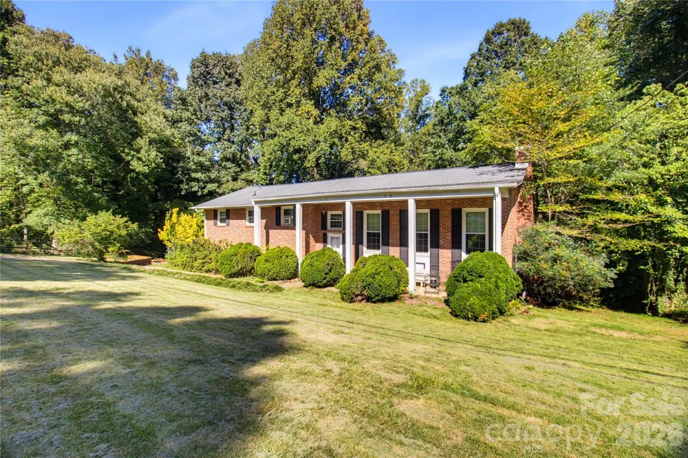 5675 Sweetbriar Road Pfafftown, NC 27040