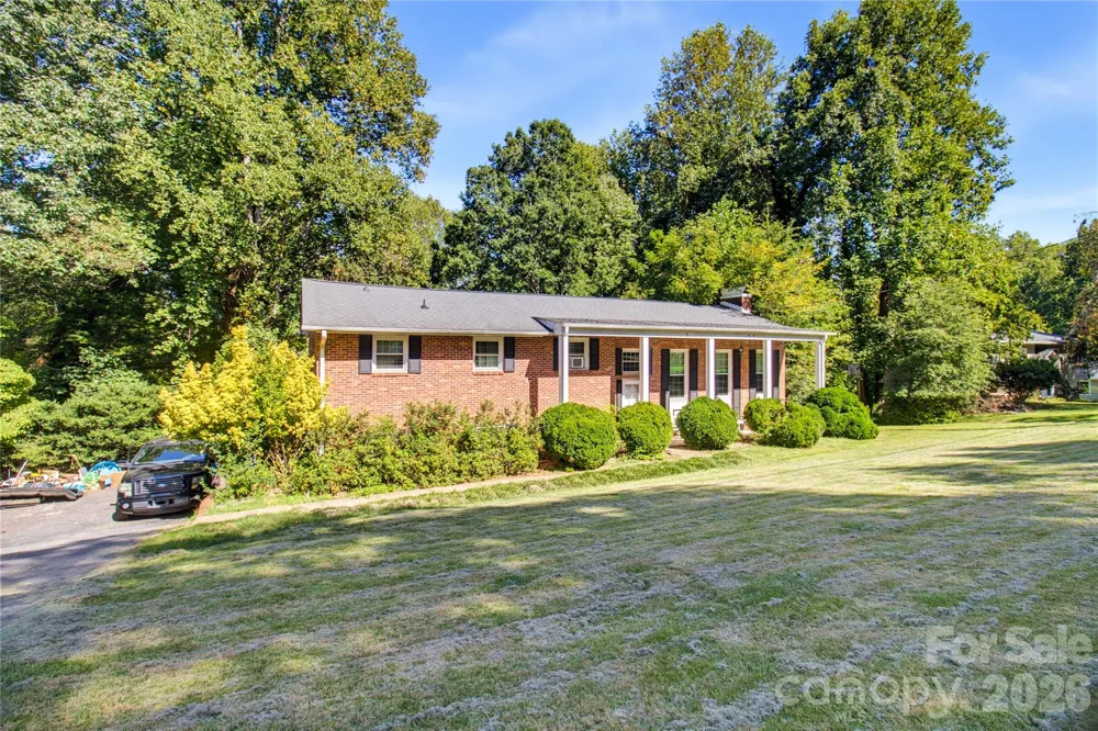 5675 Sweetbriar Road Pfafftown, NC 27040