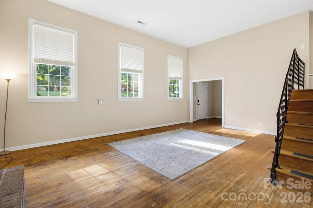 5675 Sweetbriar Road Pfafftown, NC 27040