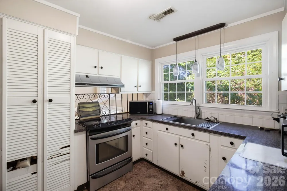 5675 Sweetbriar Road Pfafftown, NC 27040