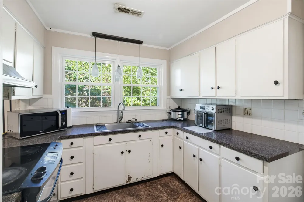 5675 Sweetbriar Road Pfafftown, NC 27040